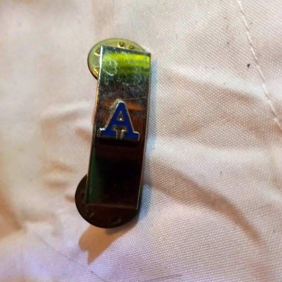 U.S.coast guard pin - Picture 1 of 3